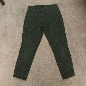 Camo capris size 8